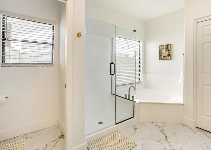 Holiday home Recently Remodeled Retreat, Private Yard! *