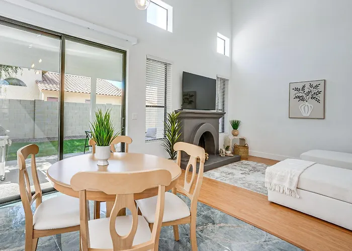 Holiday home Recently Remodeled Retreat, Private Yard! Avondale
