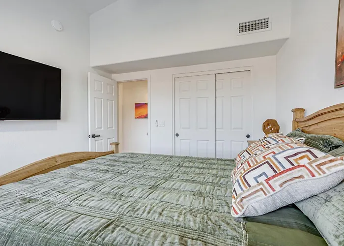 Recently Remodeled Retreat, Private Yard! Holiday home *