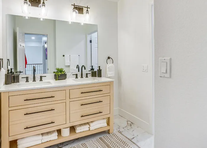 Recently Remodeled Retreat, Private Yard! *