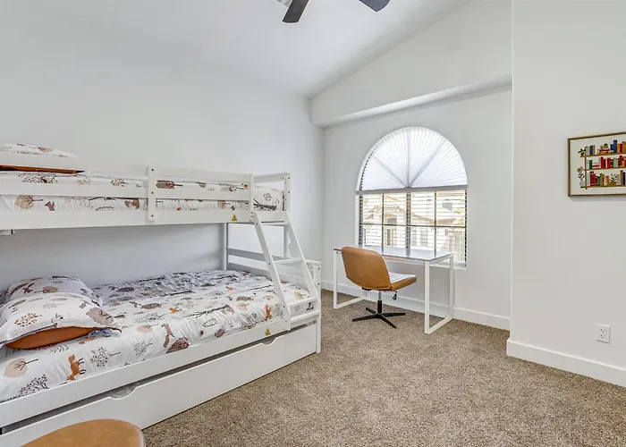 Holiday home Recently Remodeled Retreat, Private Yard! *