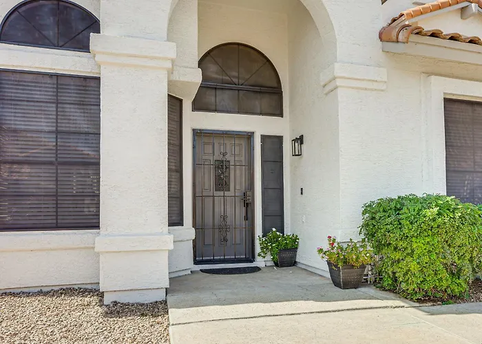 Recently Remodeled Retreat, Private Yard!